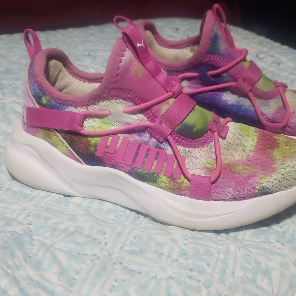 Puma tennis shoes